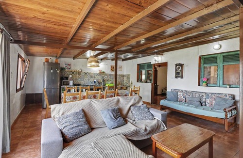 Galdar House | Finca El Lomo with Mountain Views, Private Pool and Wi-Fi