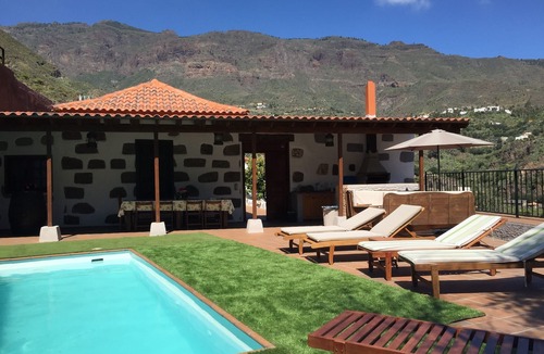 La Montana Cottage | Finca Mariola - Centennial House Santa Lucia - Swimming Pool & Jacuzzi