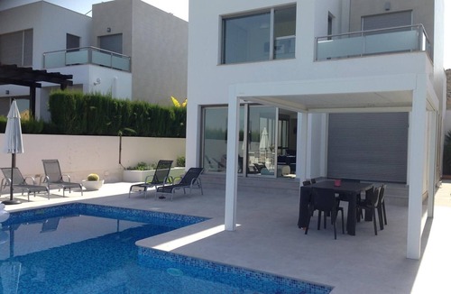 Algorfa Villa | Finca "Modern Orquidea Frontline" with Mountain View, Private Pool & Wi-Fi
