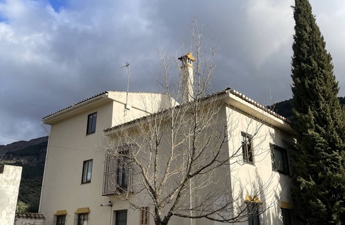 Valdepenas de Jaen Cottage | Finca Rural La Calderera con 10.000 Metros Cuadrados en Plena Sierra Sur
