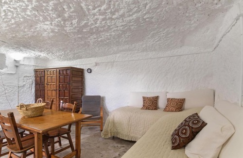 La Solana Apartment | Finca With Cave Trekking Trails
