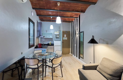 La Font de la Guatlla Apartment | Fira Centric Apartments by gaiarooms