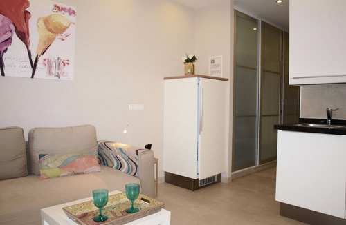 Carihuela Apartment | First line of beach. Santa Clara Castle. Reformed. Wifi. Smart TV.