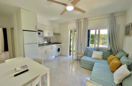 Los Delfines Apartment | Forcat - Apartamento Bajo con Jardín y Piscina