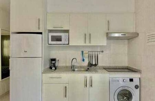 Los Delfines Apartment | Forcat - Apartamento Bajo con Jardín y Piscina