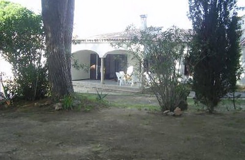 L'Escala Villa | FRANCIAC: Cosy house with a large community pool and garden