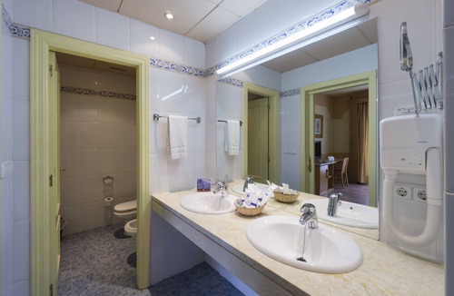 Cabra Hotel | Fuente Las Piedras