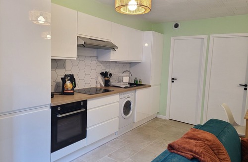 Chateau-Verdun Apartment | Gîte la Rivière, Aston valley, resort shuttle, close to shops