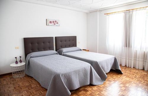Ribadavia House | Garden Lodge Hostal Evencio