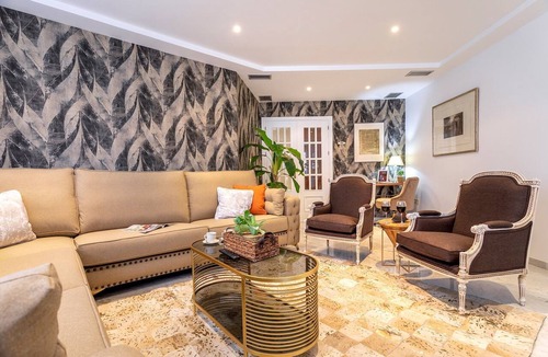 Central District Apartment | Genteel Home Isabel la Catolica I