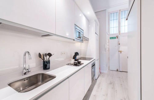 Sol Apartment | Genteel Home Plaza Mayor III