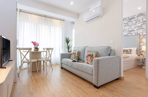 Granada City Center Apartment | Genteel Home Santo Cristo I