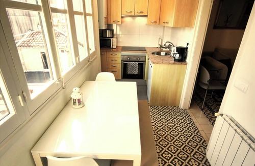 Barri Vell Apartment | Girona-Costa Brava: Historical & Vintage (optional parking)