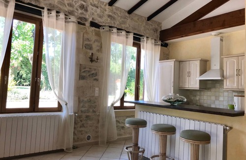 Saint-Christoly-de-Blaye House | Gîte in a green setting between Bordeaux and the sea