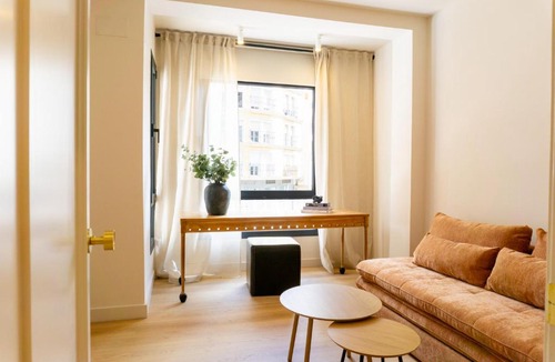 Poligono Alameda Apartment | Glamour Essence Blanco Coris