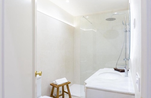 Poligono Alameda Apartment | Glamour Essence Blanco Coris