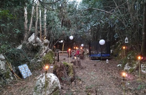 Ruiloba Apartment | Glamping tent in forest by the sea