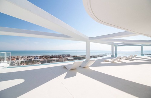 Canet de Berenguer Apartment | Global Properties: Modern flat with two terraces with sea and mountain views.