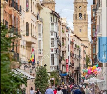 Logrono Apartment | Gonzalo de Berceo 15 " CALIDAD-SOBRIO" AND " FREE PRIVATE PARKING "