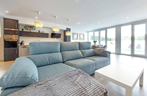 Riba-roja de Turia House | Gorgeous home in Riba-Roja de Turia