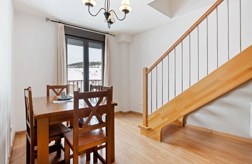 Gudar Apartment | Graceful Apartment in Gudar with Heating