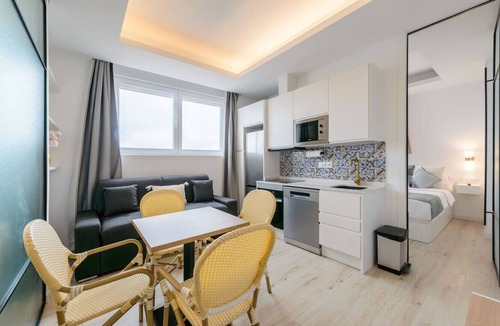 Malasana Apartment | GRAN VIA capitals, AMALFi