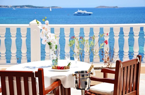Siesta Hotel | Grand Hotel Palladium Santa Eulalia del Río