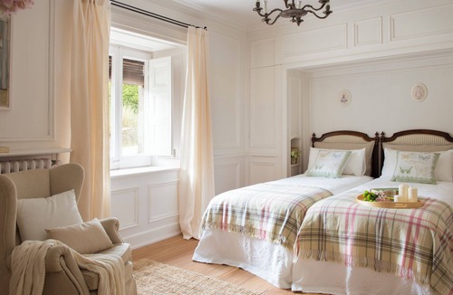 Sant Andreu de Llavaneres House | Great Masia S-XV for 40 people.