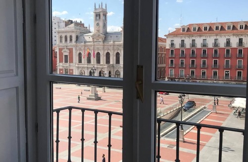 Valladolid City Centre Apartment | Great 3 bedroom apartment on the same Plaza Mayor