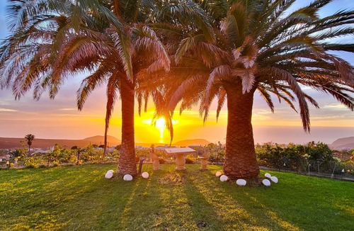 Tajuya House | Großzüg. House with panoramic views of sea, mountains & valley + optional apartment