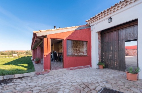 Alcaraz Cottage | Guard House with Spa and shared pool for 4