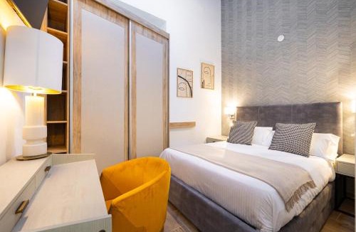 La Merced Apartment | H2M Alamos Duplex, desk, dishwasher, oven, shower