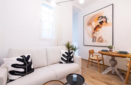 La Merced Apartment | H2M Alamos Duplex, desk, dishwasher, oven, shower