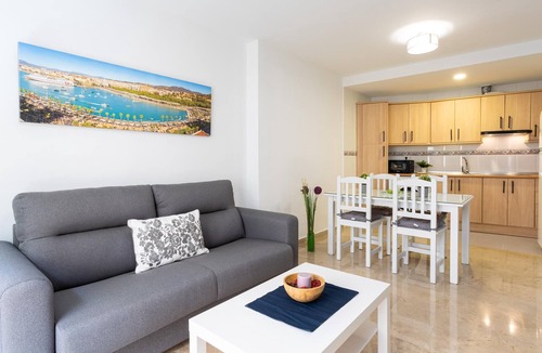 Capuchinos Apartment | H2M Capuchinos French Balcon,parking,WiFi,Aircon