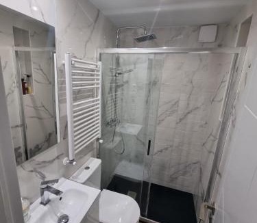Lucero House | Habitación privada Madrid con baño compartido en Madrid