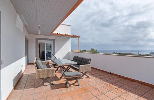 Moya Villa | Hacienda Los Adejo