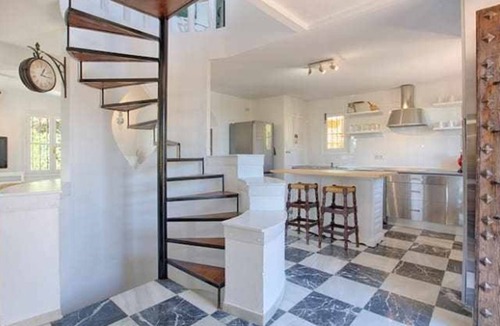 New Golden Mile Apartment | Hanami Withering Heights: Superbe Maison Rurale avec Piscine Privée à Estepona, Costa del Sol