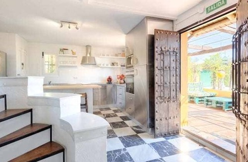 New Golden Mile Apartment | Hanami Withering Heights: Superbe Maison Rurale avec Piscine Privée à Estepona, Costa del Sol