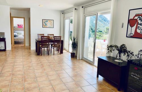 Santa Cristina de Aro House | Hauzify I Casa Gaditana