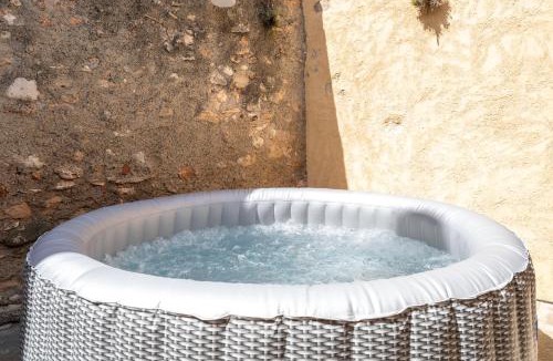 El Rourell House | Hauzify I Casa Rourell