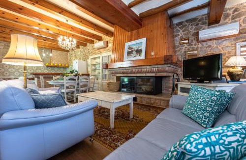 El Perello House | Hauzify I Palauet del Remei