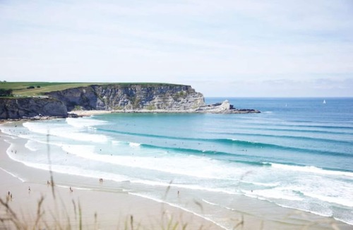 Ribamontan al Mar Hostel | Hermosa Cabaña de Surf Cerca de la Playa de Langre