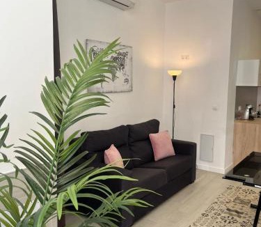 Los Tilos Apartment | HERMOSO PISO a 3 min de la ESTACION DE BUS Y TREN AVE