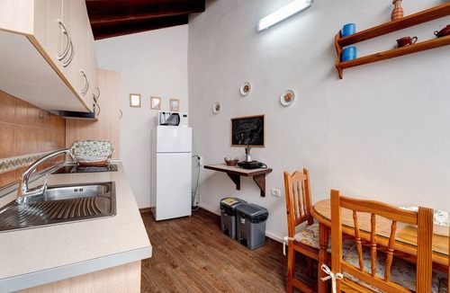 Vallehermoso House | Historic 'Casa de Telégrafos' with Mountain Views, Private Terrace & Wi-Fi