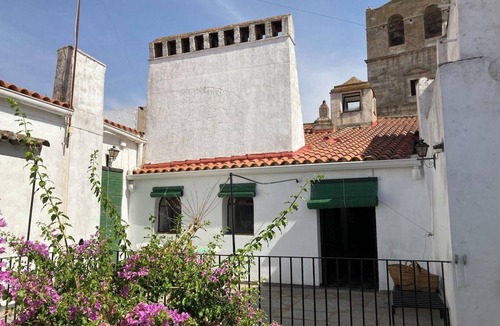 Olivenza House | Historic stately home facing templar castle and church