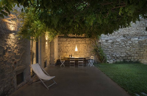Barri Vell Apartment | Historical stone house renovated with modern style
