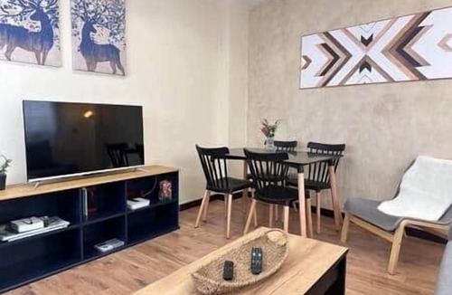 San Martin de Valdeiglesias House | House with Jacuzzi + Piped Music