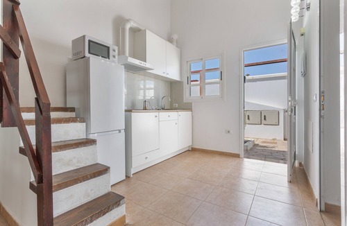 Caleta de Fuste House | Holiday Home 'Casa Vista Golf' with Sea View, Shared Pool & Wi-Fi