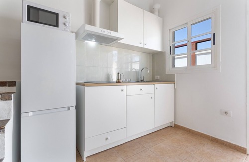 Caleta de Fuste House | Holiday Home 'Casa Vista Golf' with Sea View, Shared Pool & Wi-Fi