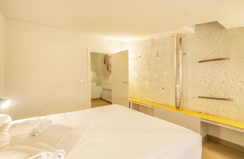 Juncosa House | Holiday Home 'Ca La Francesa' with Mountain View, Private Terrace and Wi-Fi